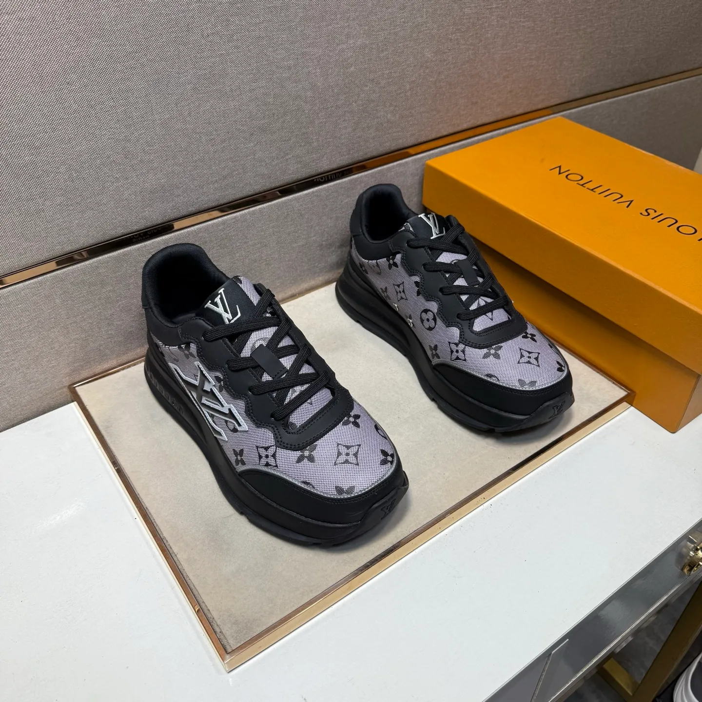 ⬛️Men's shoes 💰p442 [LV～] Men's casual shoes 2025z cabinet sales simultaneously 🔶Size: 38-44#️⃣ 🔷2 colors🔜The upper is made of multi-material splicing➕Mesh lining, comfortable and breathable, sole: original comfortable and wear-resistant outsole, ⚠️real thing📱photographed🎬real thing is better📢📢📢